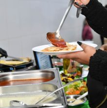 buffet mundial le frances - servindo crepe